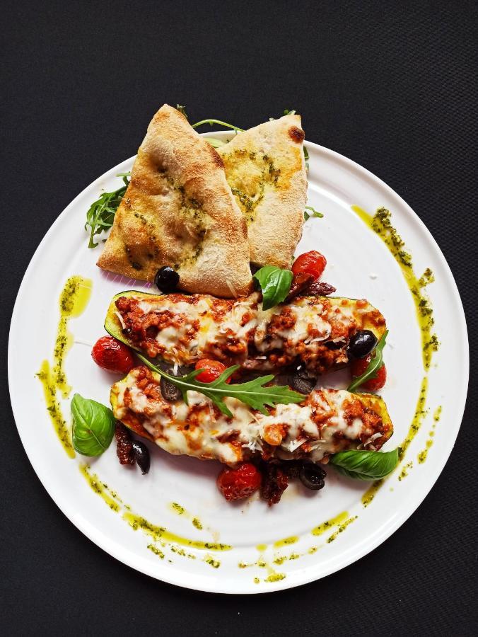 Route One - Restauracja & Pokoje Hotelowe زغيرش المظهر الخارجي الصورة