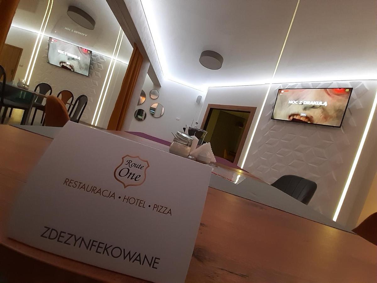 Route One - Restauracja & Pokoje Hotelowe زغيرش المظهر الخارجي الصورة